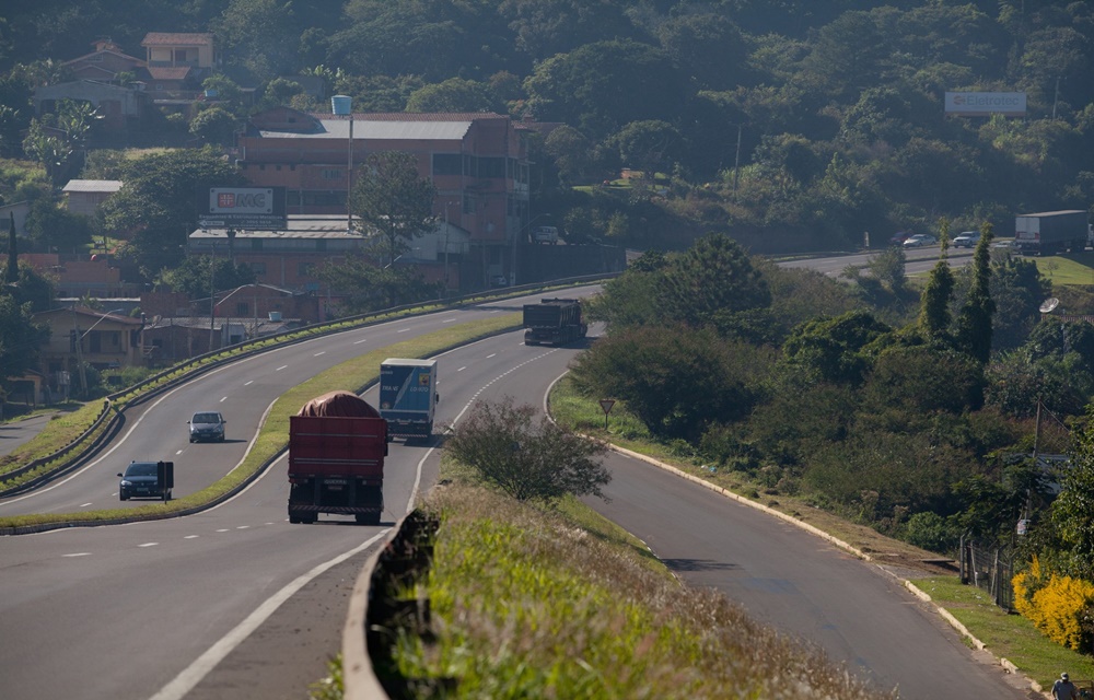 Ir para  <p>Um homem morreu, na noite desta ter&ccedil;a-feira, em acidente que envolveu uma motocicleta e uma picape. A colis&atilde;o foi registrada por volta das 20h50min, em Lagoa Vermelha, Nordeste do Rio Grande do...